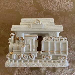 Lenox ceramic holidays train at the station candle votive holder